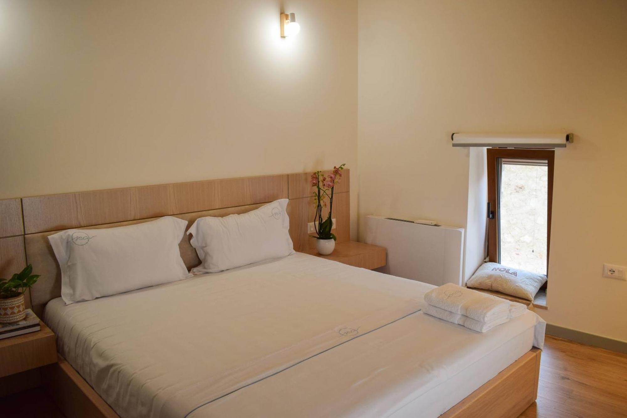 Sea Apartments Dhermi Bagian luar foto