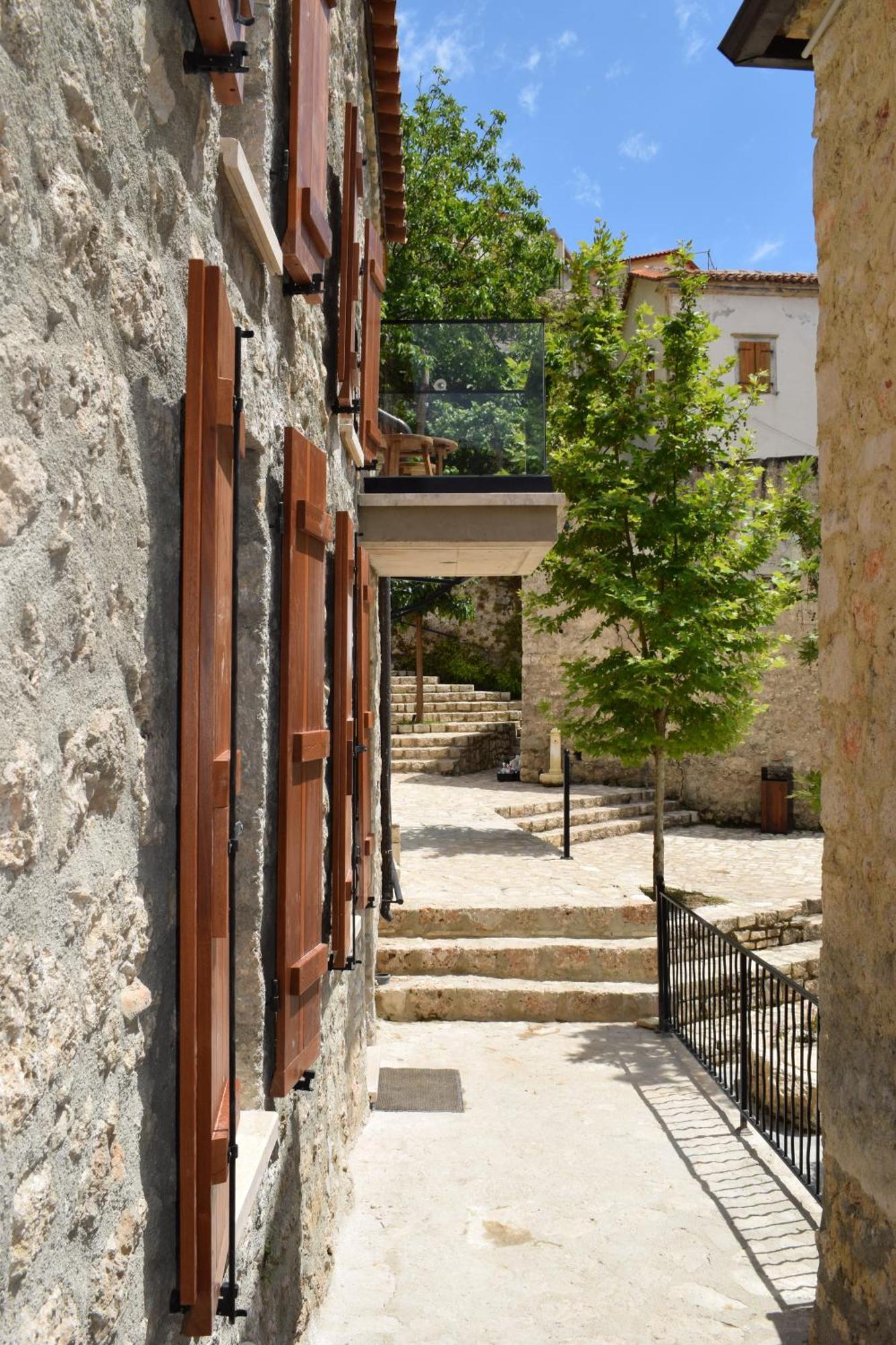 Sea Apartments Dhermi Bagian luar foto